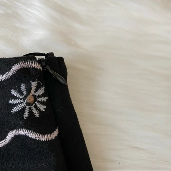 Mi Ami Francesca’s Floral Embroidered Skirt - Picture 5 of 9